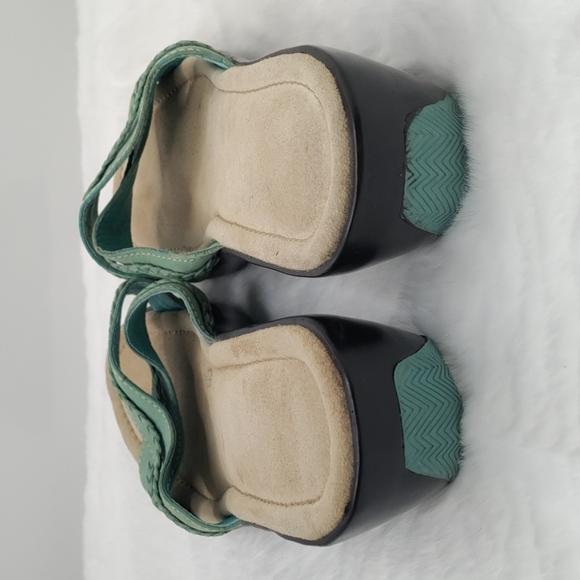 Lands End Slip On sandals sz 8 - Picture 3 of 8